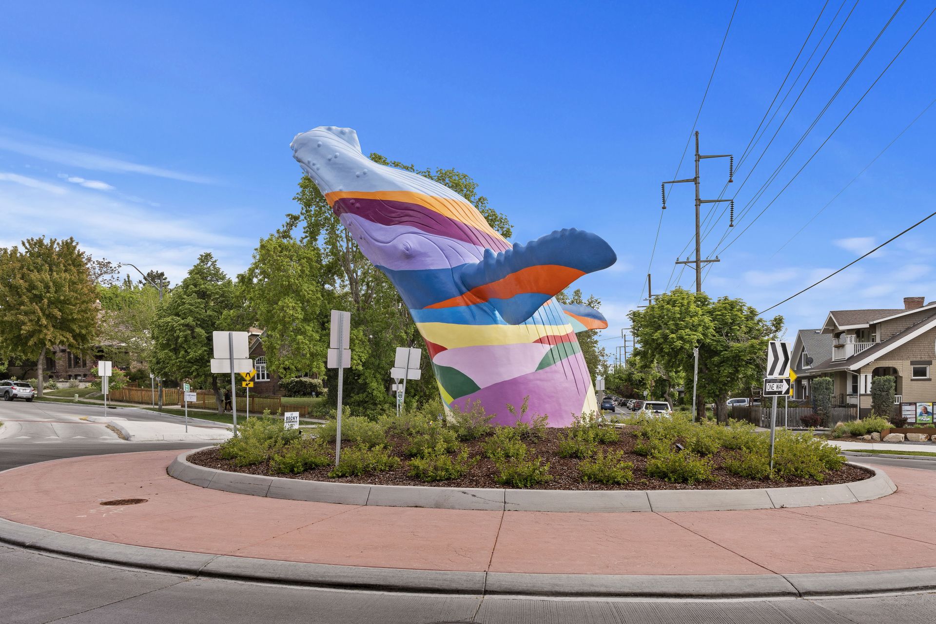 whale statue in 9th and 9th
