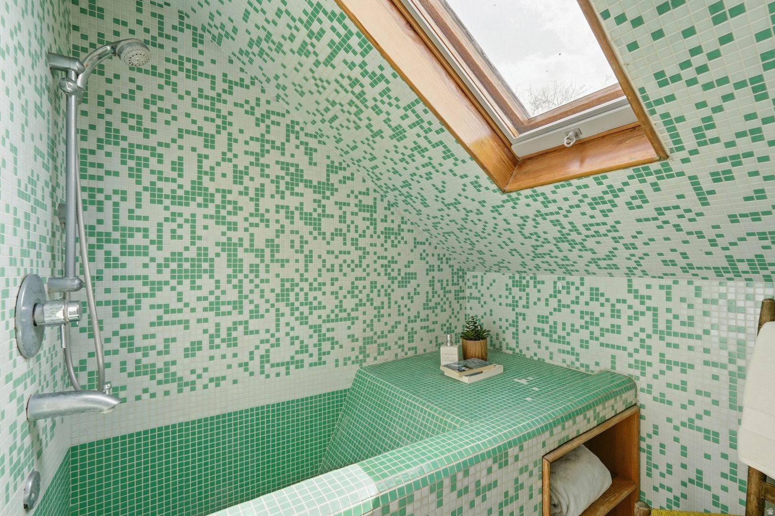antique 9th and 9th home for sale with bathtub antique 9th and 9th home for sale with bathrub