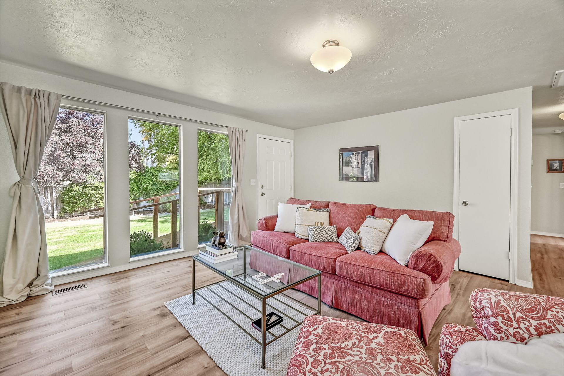 4805Wylie-LivingRoom