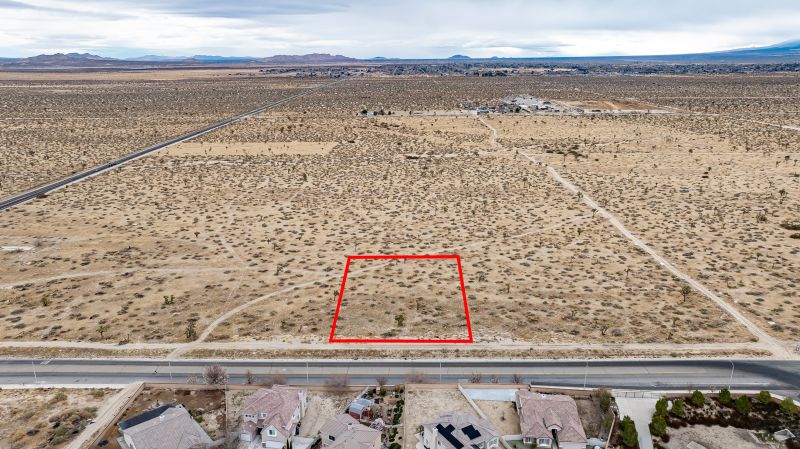 70th St E Near Avenue Q10 - approximate lot area