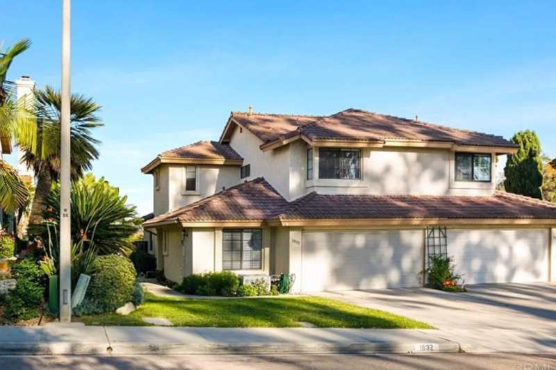 1832 N Willowspring Dr