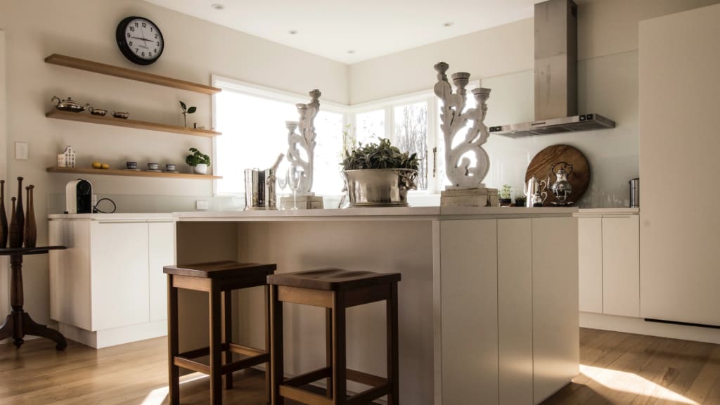 Home Seller's Step-By-Step Guide To Preparing For Showings inception-app-prod/ODEyNGZlMDMtNWI2YS00NDIzLTg3YWUtZWQxMDZjZmQ3OWUx/content/2019/12/featuredimage-4.png