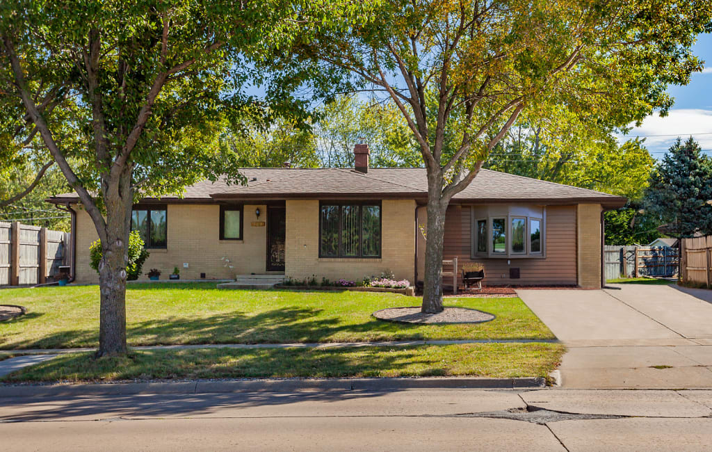 JUST LISTED in Ankeny! Excellent Brick Ranch Home with Over 2,000 Sq Ft of Finish! inception-app-prod/ZGM3MjVjZTgtM2M4OC00YzRiLWE2MTgtYTk0MDhmMTdjMzli/content/2021/09/1.jpg