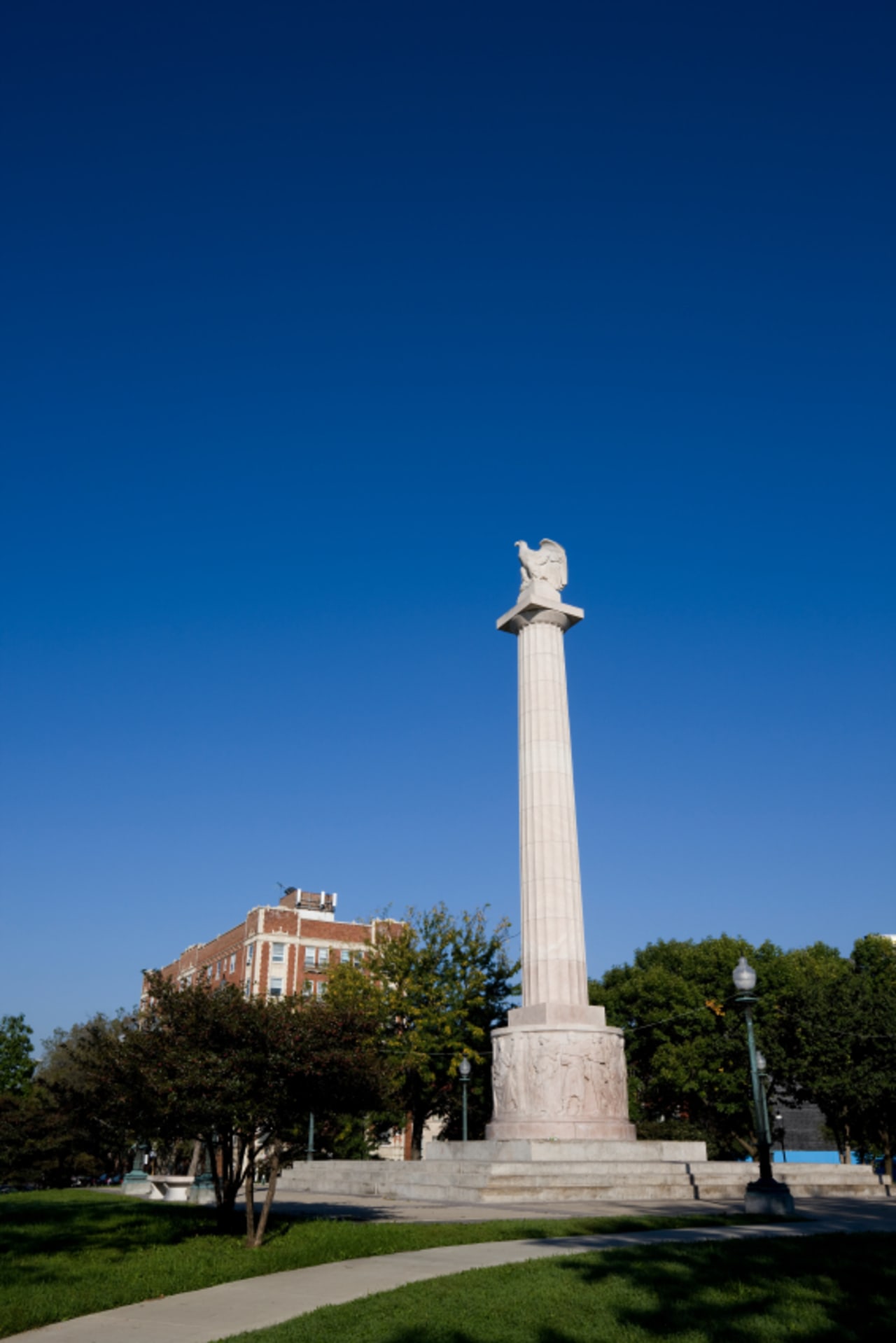 Logan Square inception-app-prod/MWU5MmJjNTQtMjJhOS00MzRmLWIxMGYtMjUyYmIxMzlkYWJi/content/2018/10/Logan-Square-105550-2.jpg