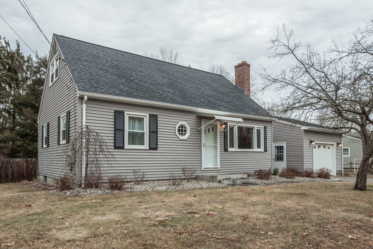Ludlow Homes inception-app-prod/MjgwOTEwYmMtNTM2MC00YTRlLWFhZTMtOWEyMjIxMmQ3ODBk/content/2019/06/000-photo-152-barna-street-ludlow-2359782.jpg