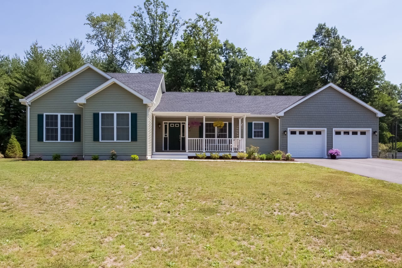 East Longmeadow Homes inception-app-prod/MjgwOTEwYmMtNTM2MC00YTRlLWFhZTMtOWEyMjIxMmQ3ODBk/content/2019/06/000-photo-front-view-2975277.jpg
