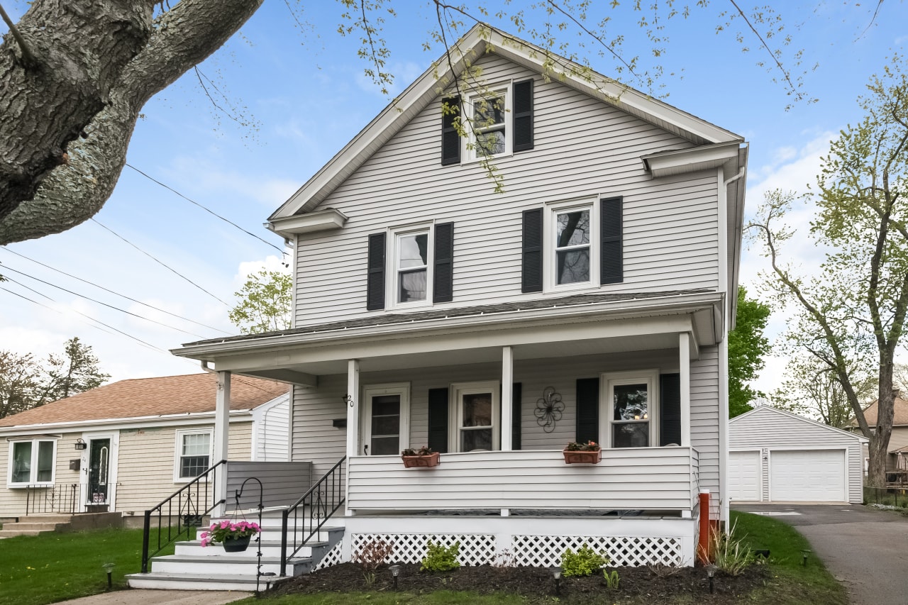 West Springfield Homes inception-app-prod/MjgwOTEwYmMtNTM2MC00YTRlLWFhZTMtOWEyMjIxMmQ3ODBk/content/2019/06/000-photo-front-view-4090980.jpg