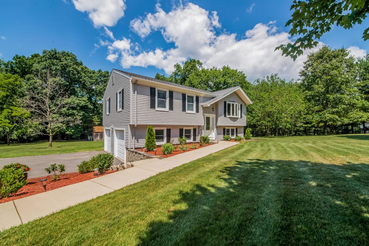 Southwick Homes inception-app-prod/MjgwOTEwYmMtNTM2MC00YTRlLWFhZTMtOWEyMjIxMmQ3ODBk/content/2019/06/002-photo-front-view-3022643.jpg