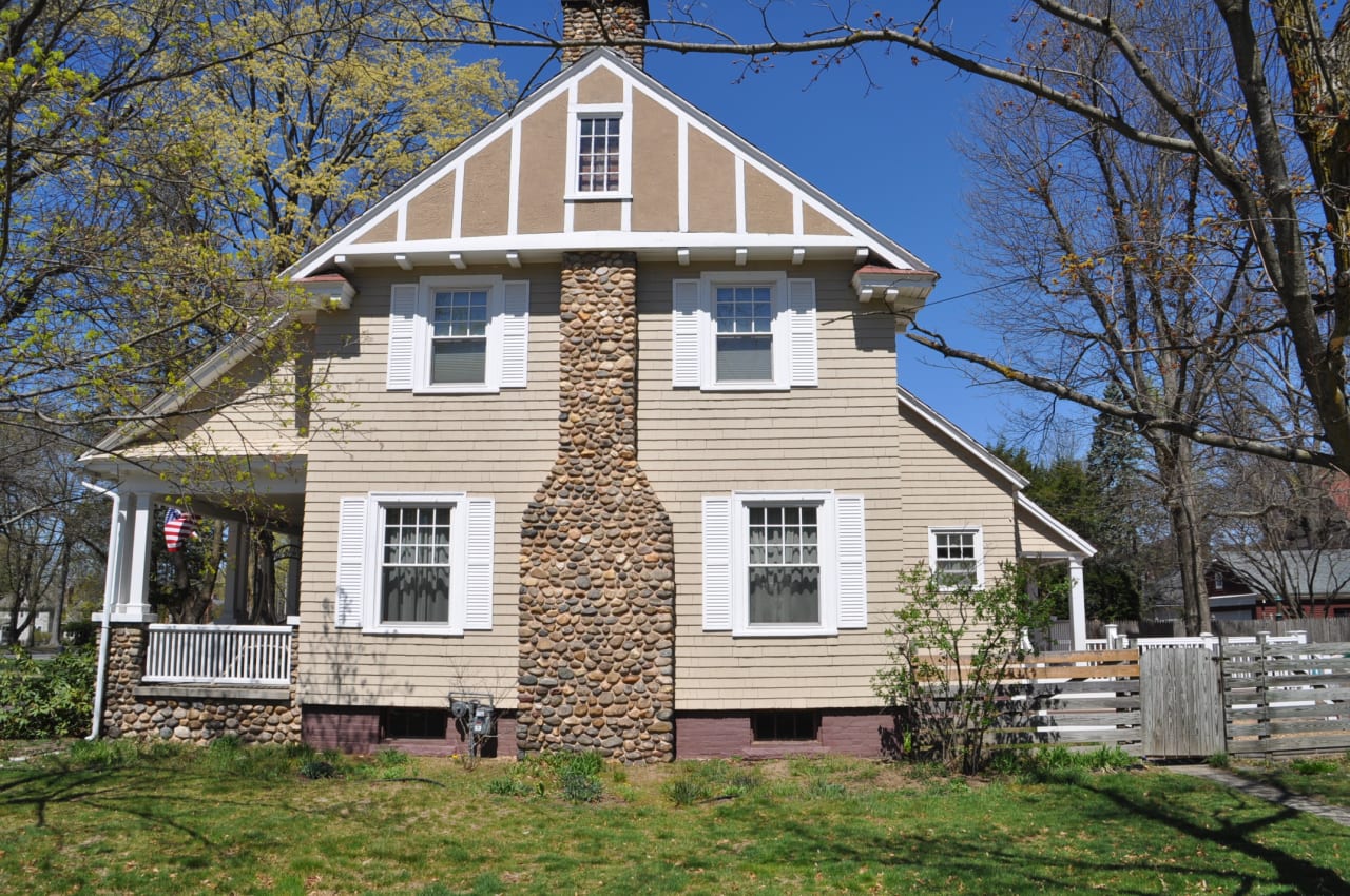 Longmeadow Homes inception-app-prod/MjgwOTEwYmMtNTM2MC00YTRlLWFhZTMtOWEyMjIxMmQ3ODBk/content/2019/06/003-photo-side-view-4001471.jpg