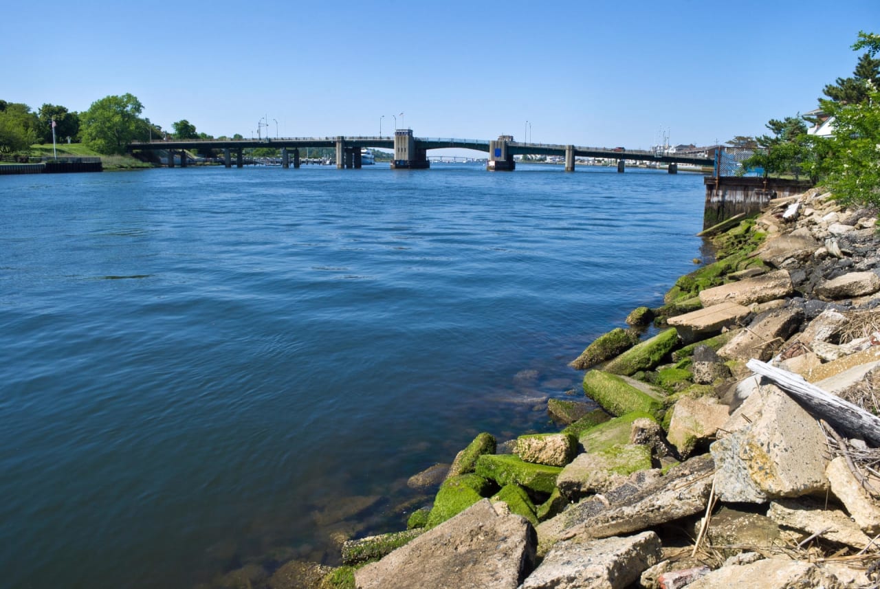 Rumson inception-app-prod/MzZhOGRhZDktZDI4ZC00MWQwLWE2MjMtOTdmYjUwZTRhYmRk/content/2021/06/Rumson_Ryan_e_skove_Realty.jpg