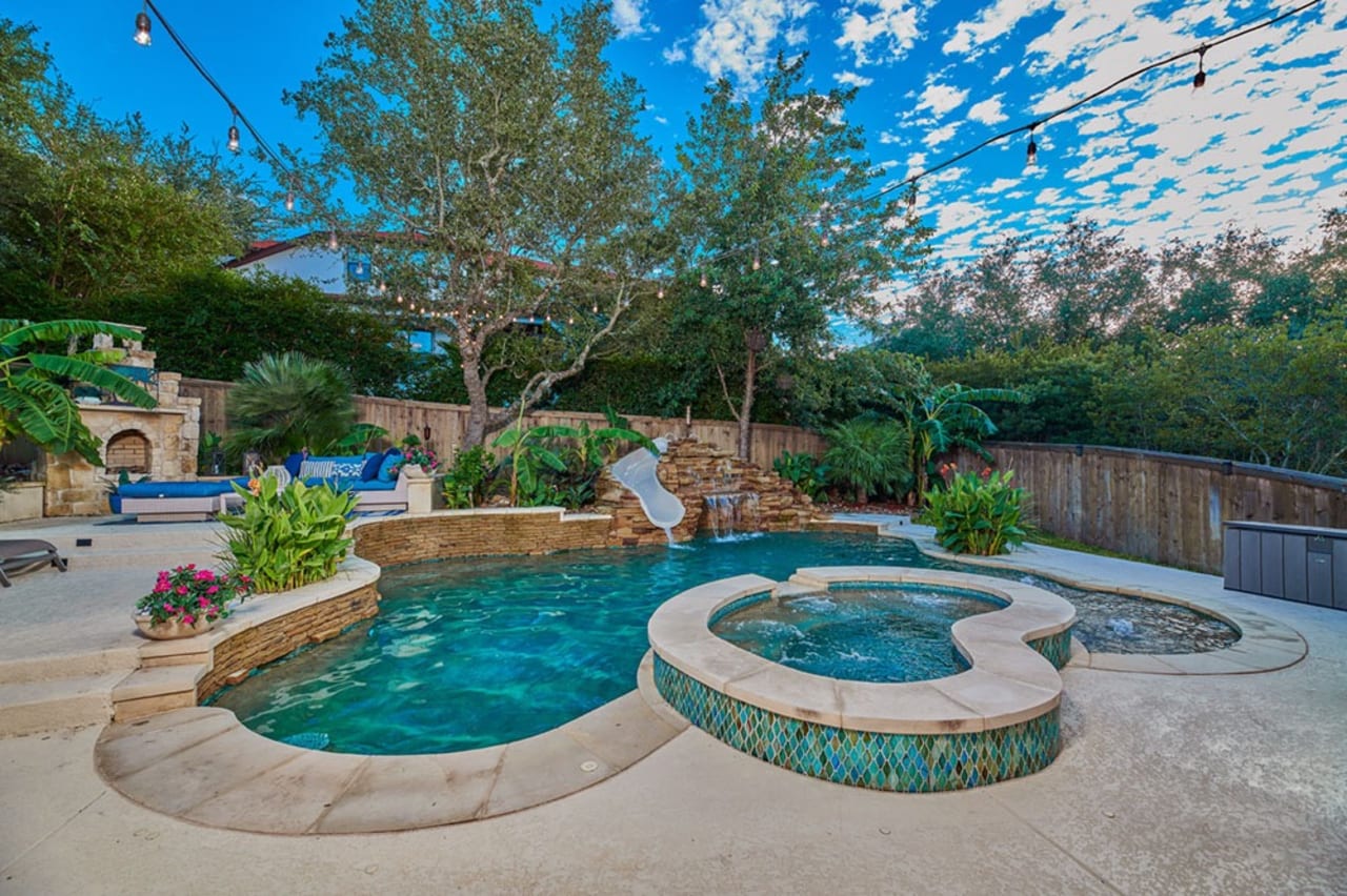 Homes with a Pool inception-app-prod/NDlhYjNhODgtMDg1My00ZDc2LWJjZWEtNDhjMjA3MjNjZWU3/content/2020/11/boussy-11.jpg