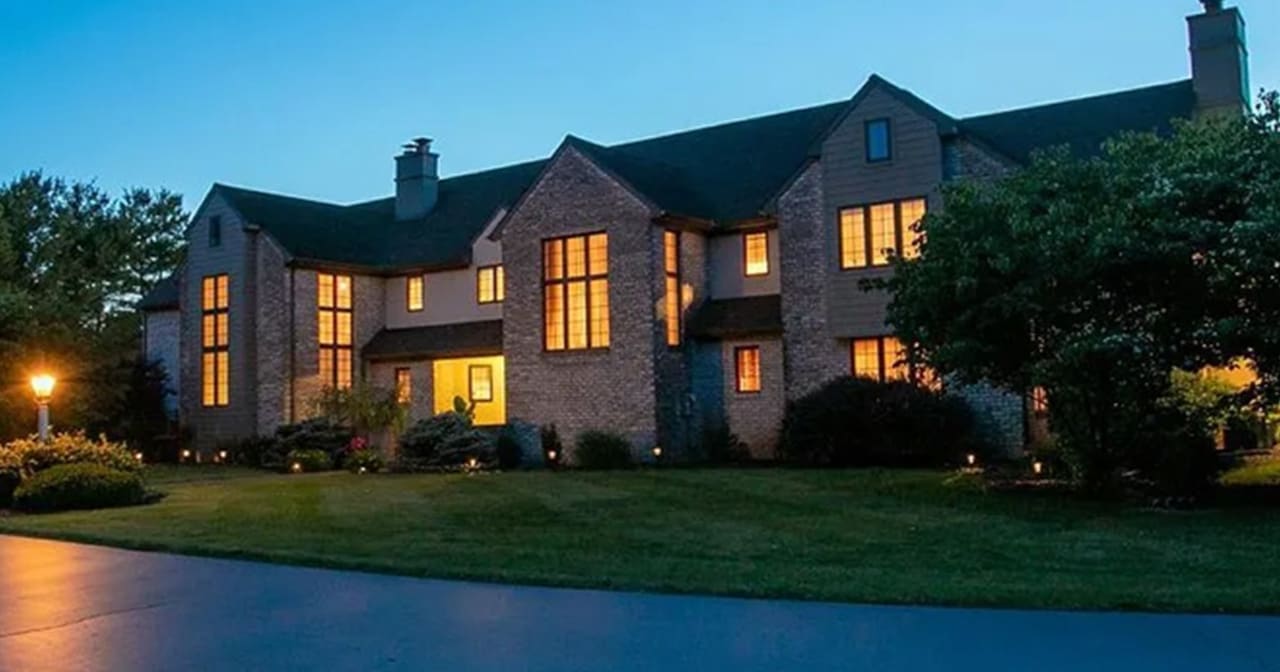 ULTRA-LUXURY Homes For Sale inception-app-prod/NTBmZTc1MmItNWRkZi00MWQzLThkMWMtMWYwNzc2YjIzODhi/content/2020/12/YnJ1bm5lci1ncm91cC11bHRyYS1sdXh1cnktbGlzdGluZ3Mt.jpg