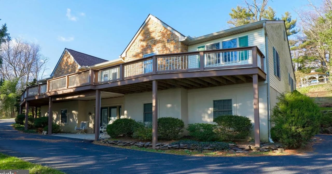 Homes For Sale with In-Law Quarters inception-app-prod/NTBmZTc1MmItNWRkZi00MWQzLThkMWMtMWYwNzc2YjIzODhi/content/2020/12/brunner-group-in-law-listings-image-1200x630.jpg