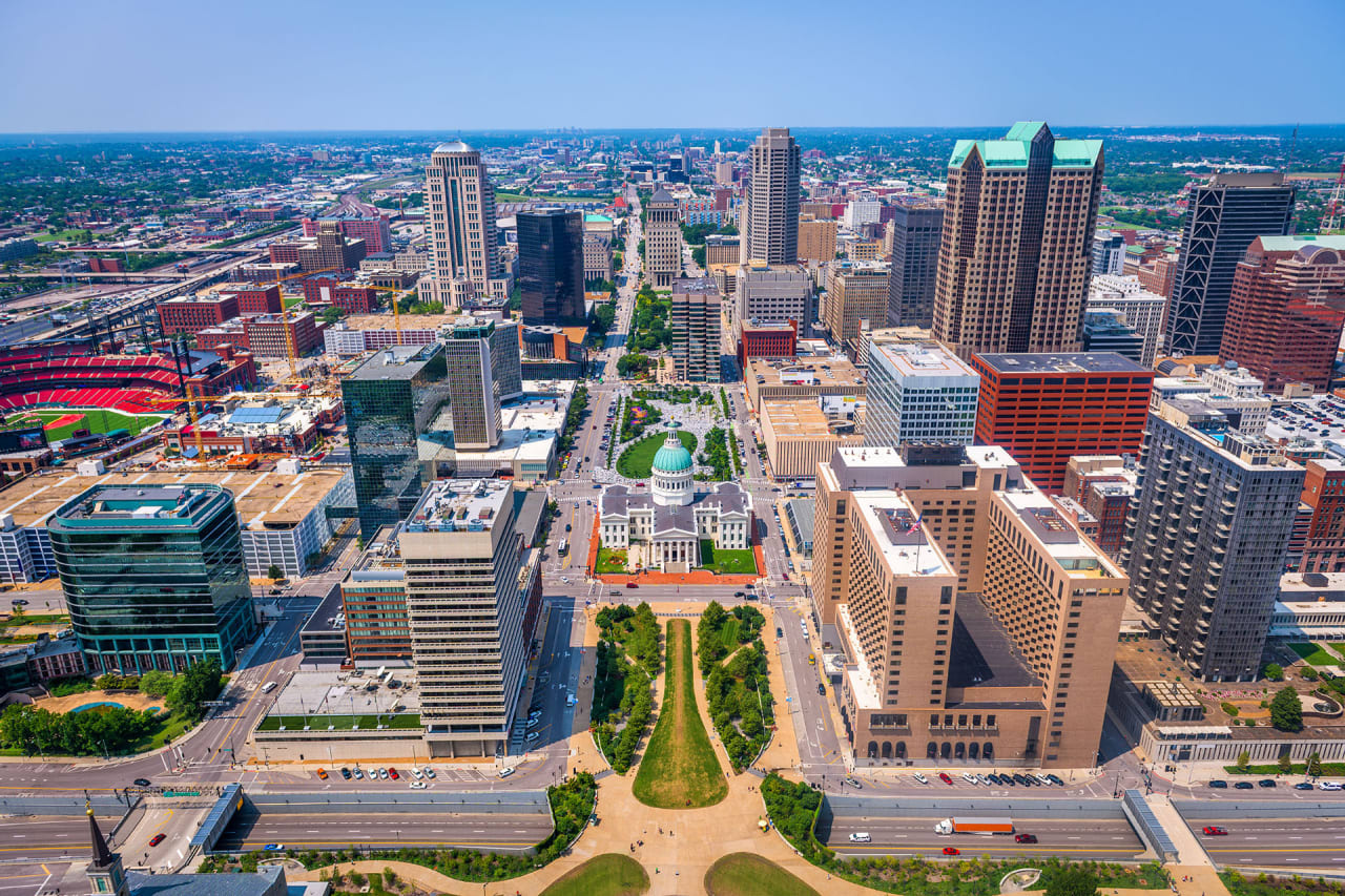 City of St. Louis inception-app-prod/NTRhNjRhOGQtZTUxOS00YmI1LWI1YjctNGEyODRlY2IzMDE1/content/2021/01/shutterstock1196389171.jpg