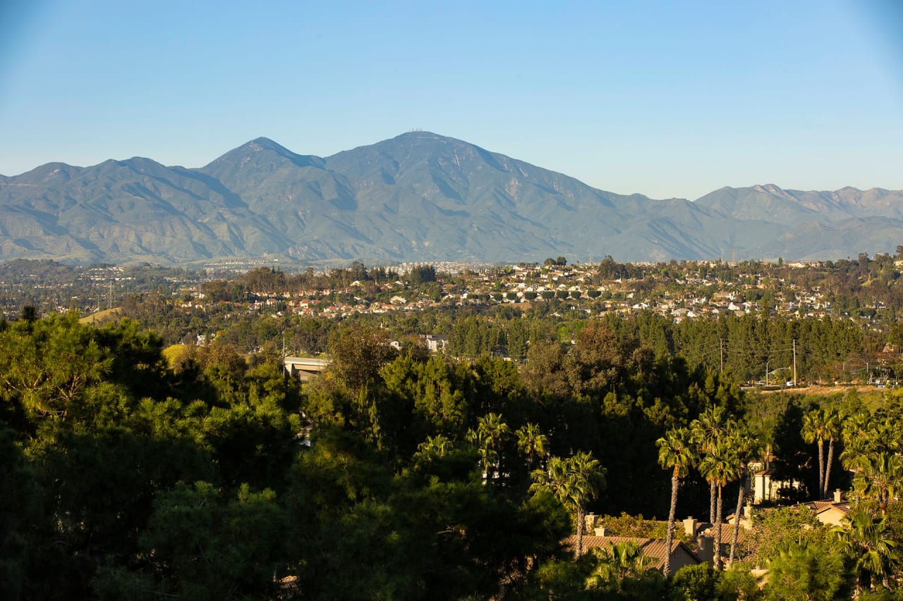 Laguna Hills inception-app-prod/NjQ5ZWI5MTktMzJkNC00YWM3LTkxZWMtZDQ2NGQwMGVjNGU0/content/2021/03/shutterstock_1728852346.jpg