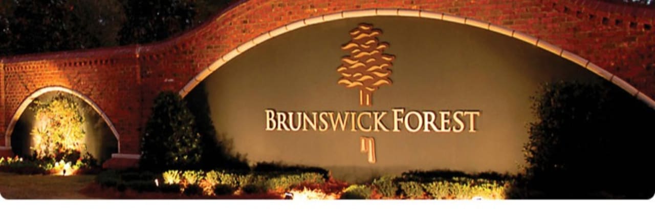 Brunswick Forest inception-app-prod/NzNlMjVjZTAtOWE4ZS00MGI4LTgyYTAtN2Y4ZTc0YjA5OWYz/content/2020/09/brunswickforestmaingate.jpg