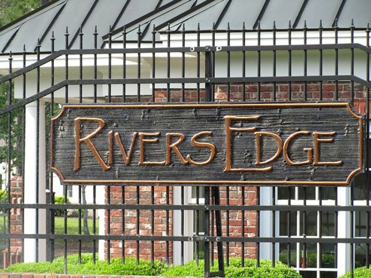 Rivers Edge Plantation & Golf Club inception-app-prod/NzNlMjVjZTAtOWE4ZS00MGI4LTgyYTAtN2Y4ZTc0YjA5OWYz/content/2020/09/riversedgegate.jpg