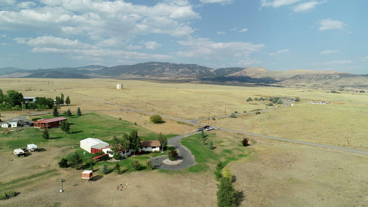 Clyde Park MT Homes for Sale inception-app-prod/ODczNDk2MmUtZjIyMi00NDc3LWI2NGItOWRmN2RhMDMxZjEz%2Fcontent%2F2018%2F10%2F44363CA3-E17C-44E0-9316-E4A40D7B776D.jpeg