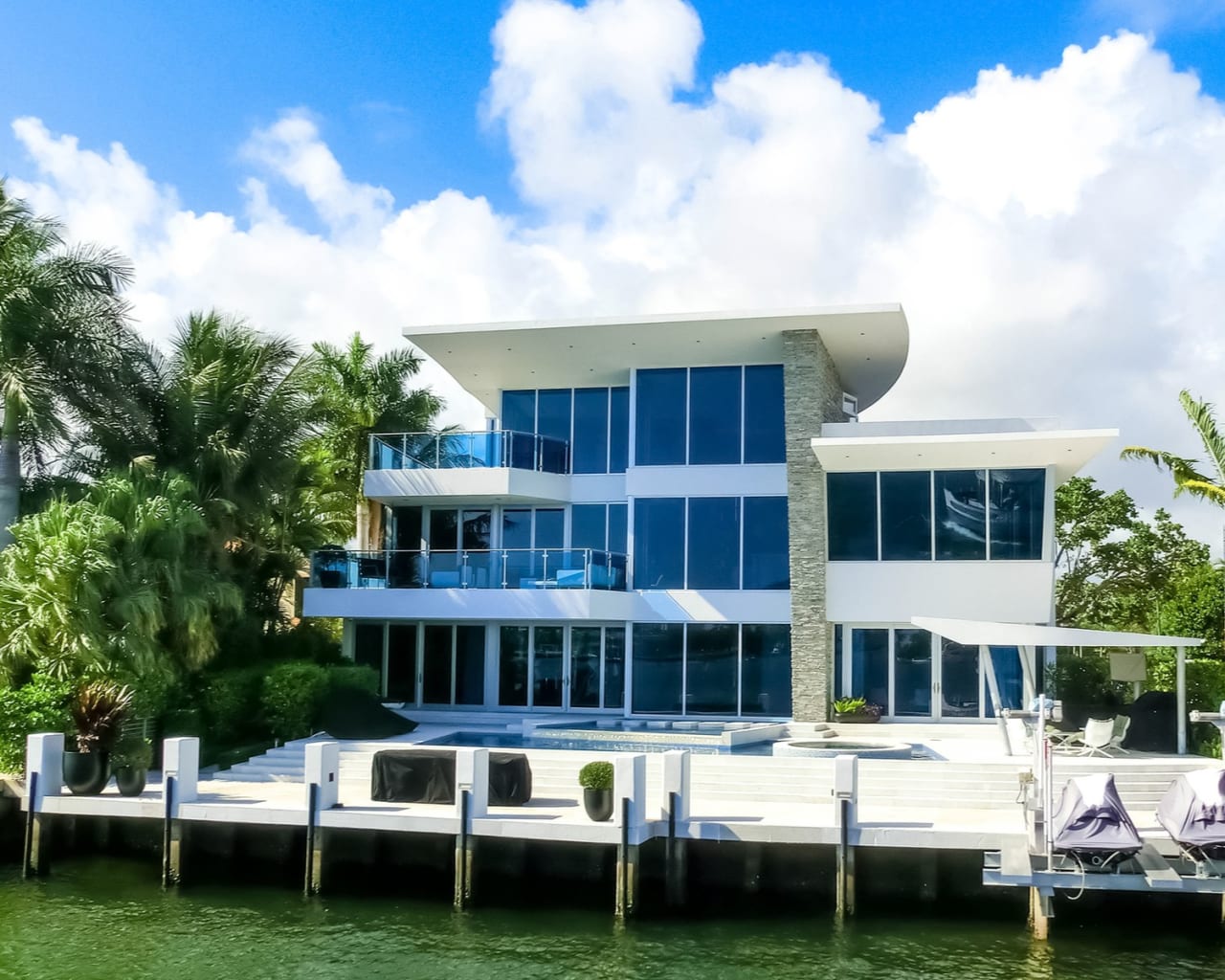 Fort Lauderdale inception-app-prod/YTcxNjE4MDYtOGU5Yi00ZmZiLTgxNWQtYzIyYTQ0ZjkwNGZh/content/2021/05/luxury-mansion-in-exclusive-part-of-fort-lauderdale-168815445.jpg