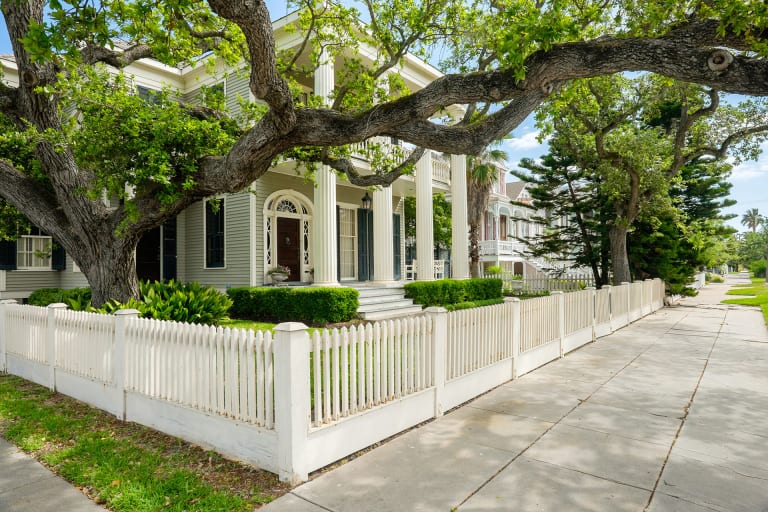 What's My Home Worth? inception-app-prod/ODIyMWRlY2UtY2Y0MS00MjhlLWFhODMtNzNhY2YzOTgyYWJk/content/2021/03/shutterstock193362785.jpg