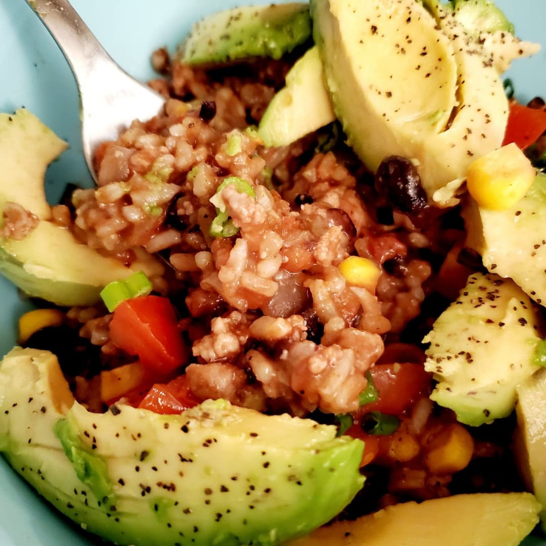 Low Calorie and Healthy Burrito Bowl inception-app-prod/NmUyNTZlOTMtYzNjYS00ODAyLTgyOTUtNWE4ZmQyYzFmNzlh/content/2021/03/Untitleddesign29.png