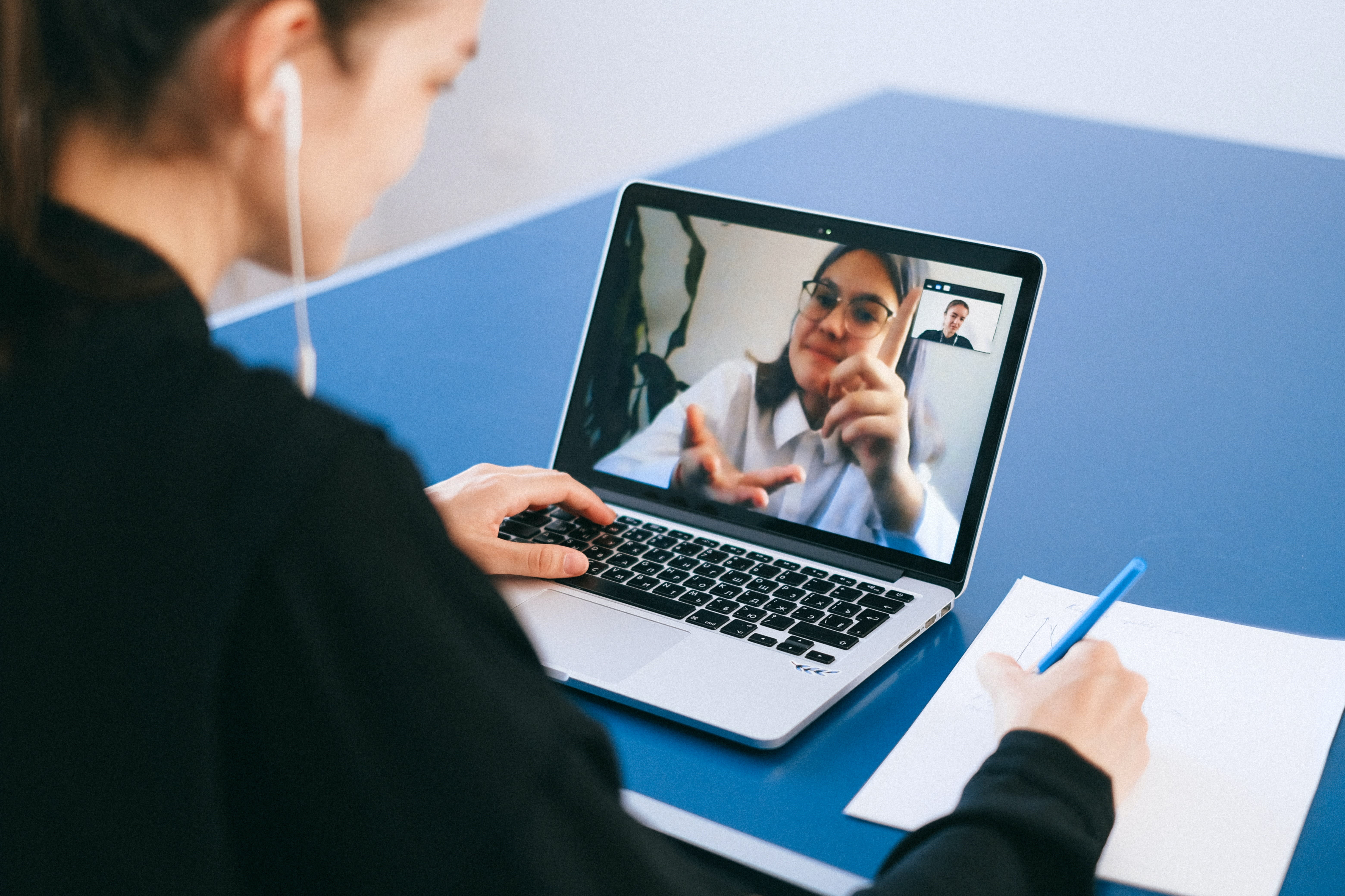 Long-Distance Landlords inception-app-prod/Nzc4ZjcwMDctZjE3NC00YTBmLTgwMTktNGNlNTU2ZTJlZjA0/content/2020/06/people-on-a-video-call-4226256.jpg