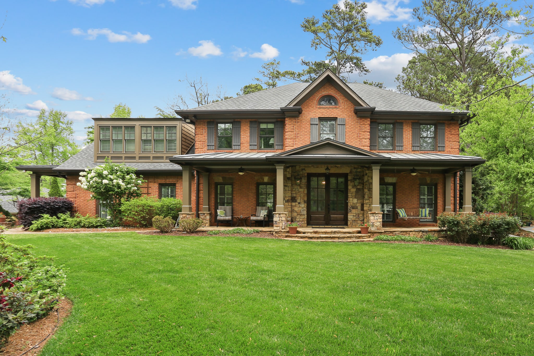 Featured Listing - 748 Loridans Drive, Atlanta, GA 30342 inception-app-prod/ODM4NTQ5N2UtYzQzNS00ZTU0LTlmNTctMzA0YzM3NjcyNDUz/content/2021/05/0H1A7156.jpg