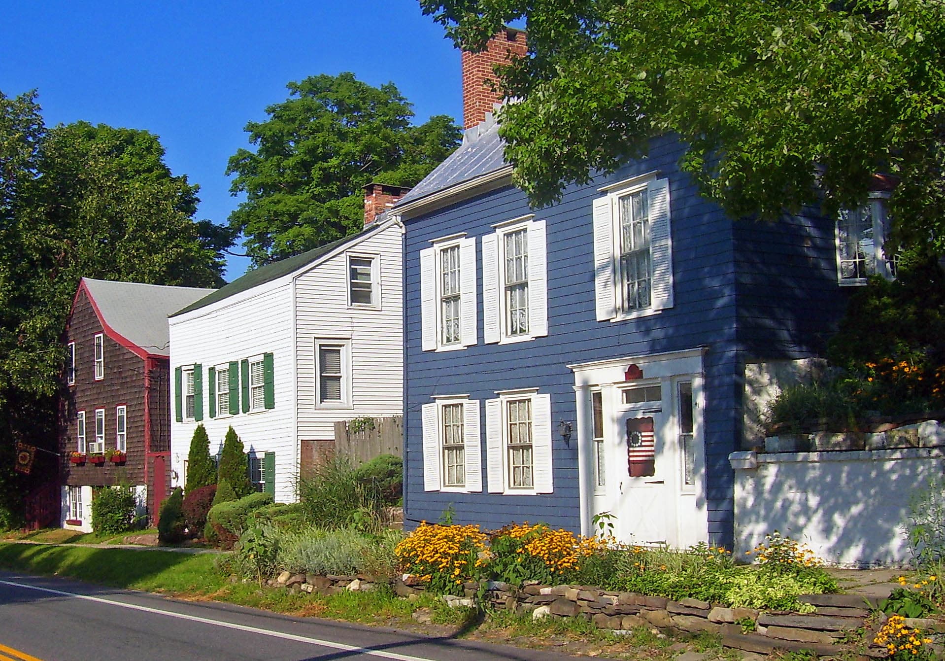 Homes For Sale In Montgomery inception-app-prod/OGE5YjcwYmMtZjExOC00NGIxLWIzZjAtYTE4MGQxOTRmMjE3/content/2018/02/Historic_Union_Street_houses%2C_Montgomery%2C_NY-3.jpg