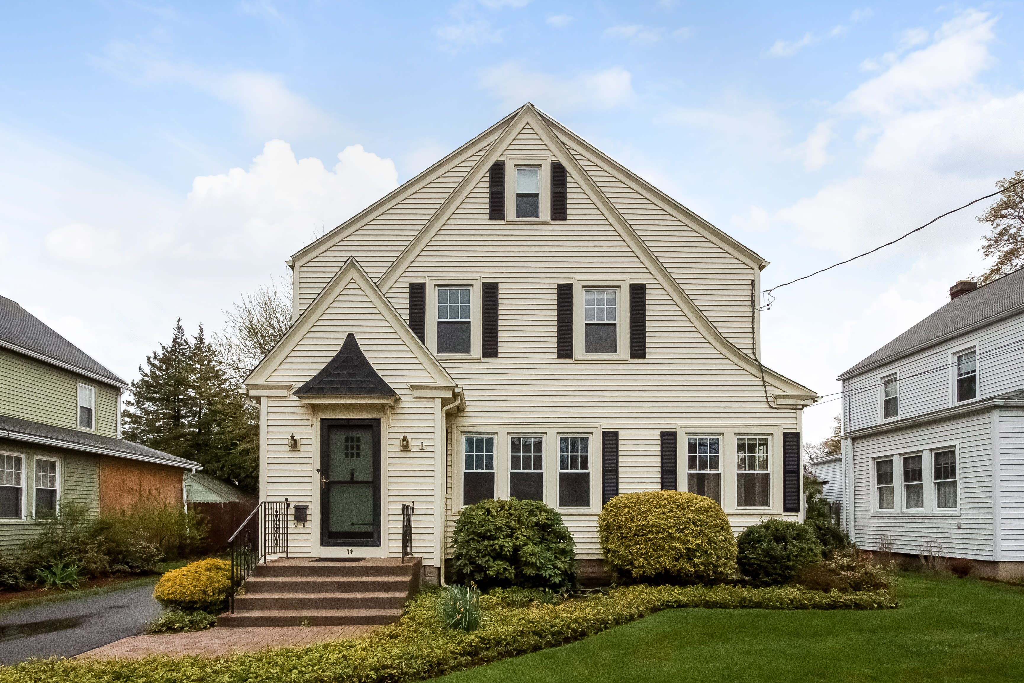 East Forest Park Neighborhood inception-app-prod/OWYwMjFiZjktZmI2OC00YjU3LWEwNmItOGE5MjRhZTExOWVh/content/2019/05/P09 SF East Forest Park.jpg