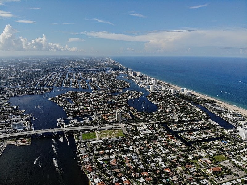 Fort Lauderdale inception-app-prod/YTcxNjE4MDYtOGU5Yi00ZmZiLTgxNWQtYzIyYTQ0ZjkwNGZh/content/2020/08/800px-fortlauderdaleaerialshot.jpg