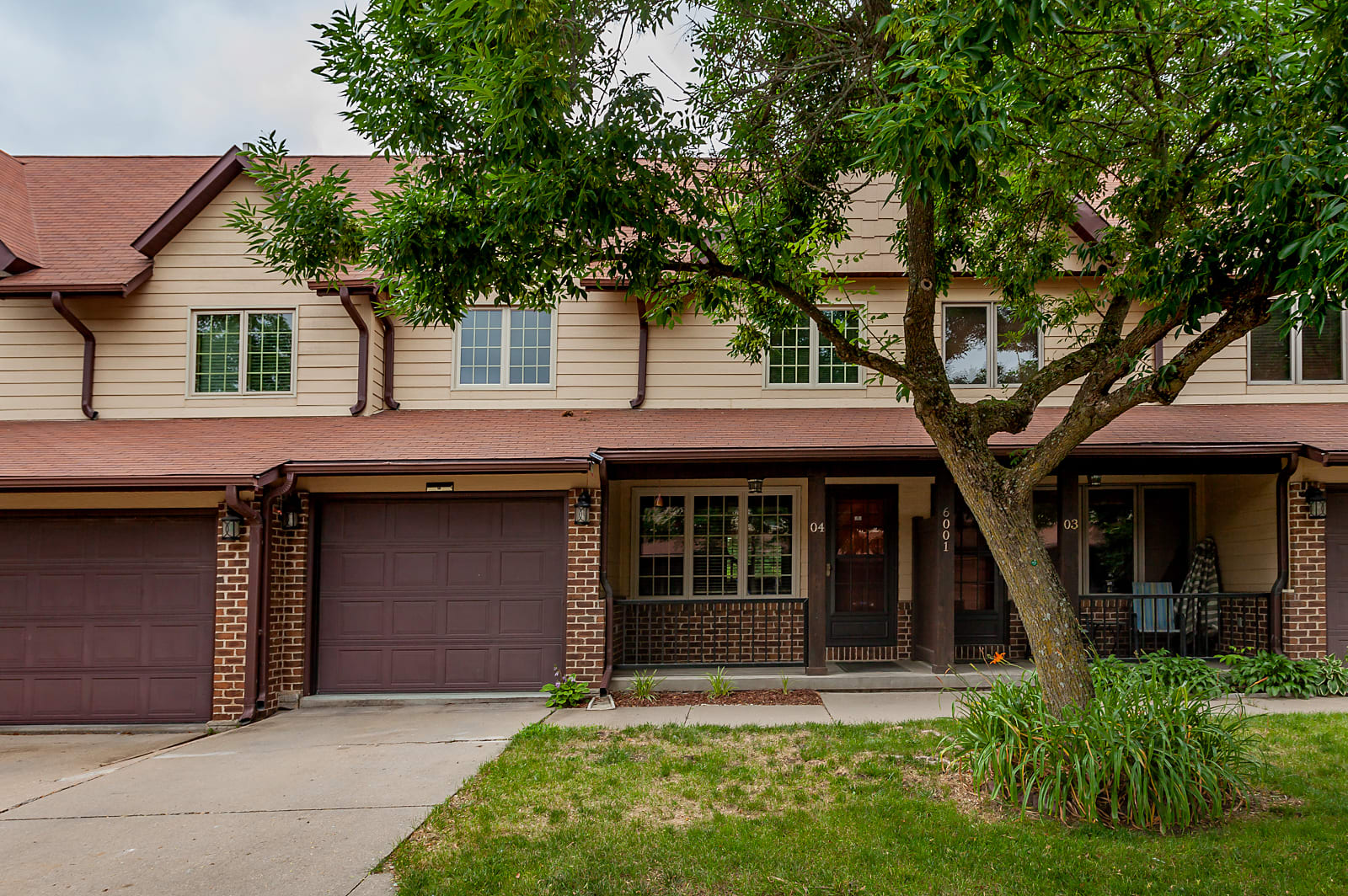 JUST LISTED in Des Moines! Excellent, Well Cared for Townhouse! inception-app-prod/ZGM3MjVjZTgtM2M4OC00YzRiLWE2MTgtYTk0MDhmMTdjMzli/content/2021/07/1%281%29.jpg