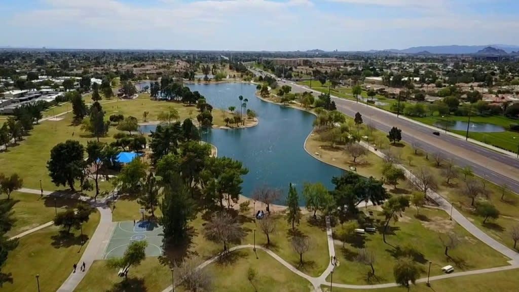 Phoenix Area Neighborhoods inception-app-prod/ZGViYzM0NTItNmQ4My00Mjg3LThkYzEtYzA4YmE1Y2ZmMDNi/content/2020/06/chaparral-park-1024x576.jpg
