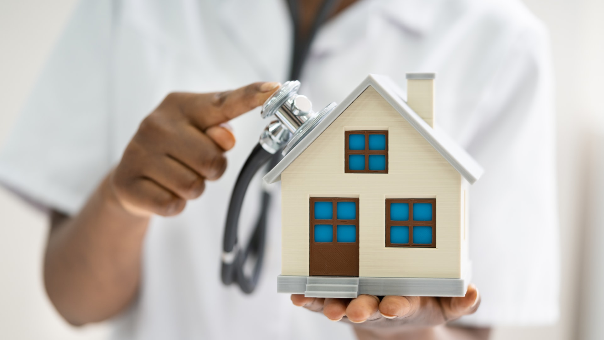 Why You Should Hire a Home Inspector inception-app-prod/ZTcwYmZjNjYtNDYwMi00YmQzLTg5ZWUtZmUzNDYzYWE2ZDVk/content/2021/05/RFwebsiteblogphotos2.png