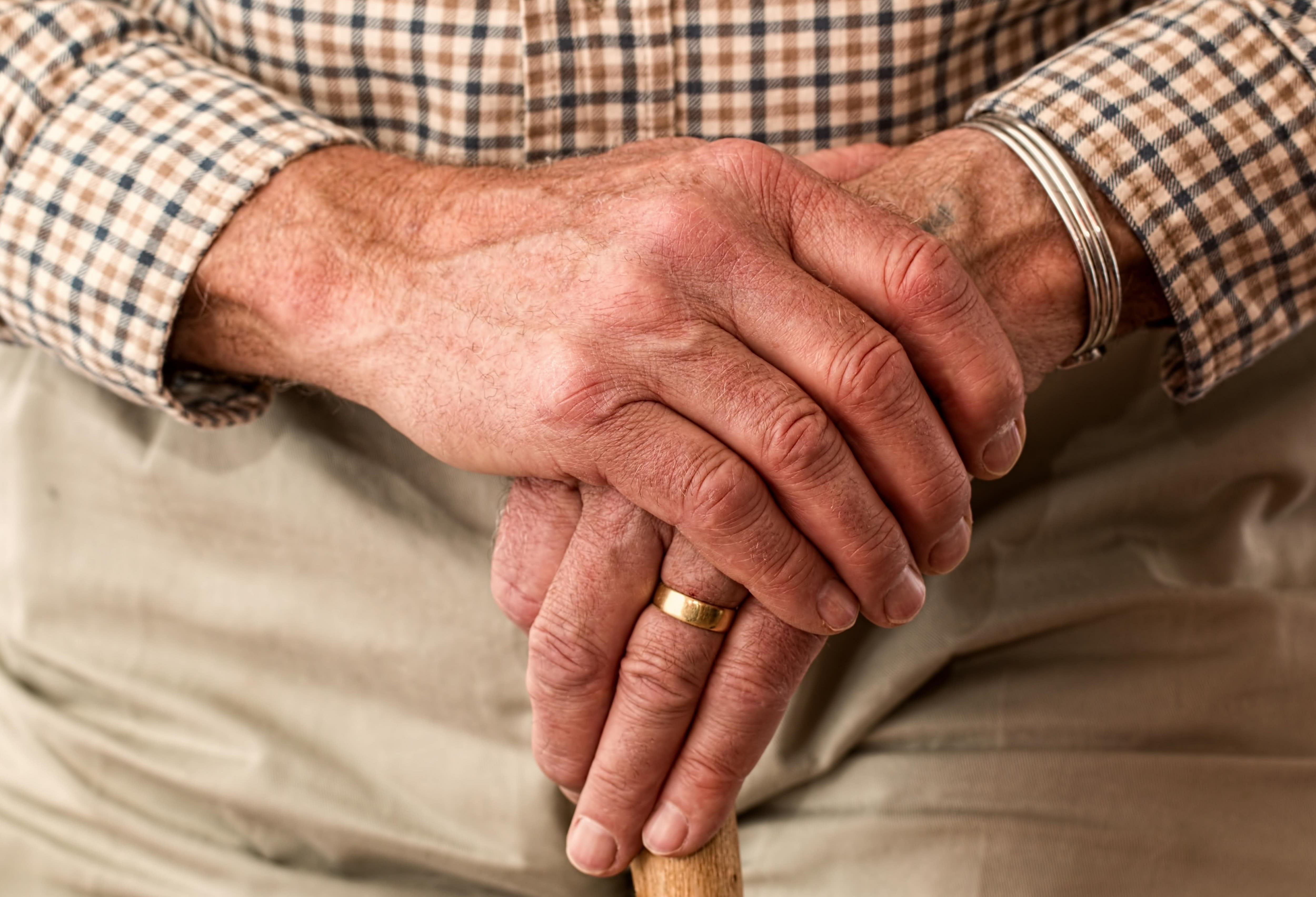 Senior Real Estate Specialist inception-app-prod/ZWNmNzZjZmEtNzgyMi00MDUxLTgxOTctMzlkNDgyOTE3MTAy/content/2020/10/hands-walking-stick-elderly-old-person.jpg