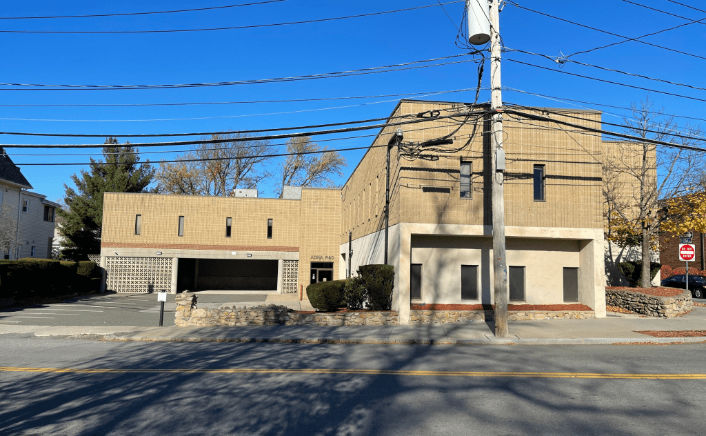 Exceptional East Watertown Office/Lab/Flex Building For Sale! inception-app-prod/MzZhZDRhNzQtODg0Ny00YmRlLWFlNWMtYjY1Y2FmOTJiYWU1/content/2022/01/c1eaf346d76332e60ff3b88291e7b08b29b6a70c.png