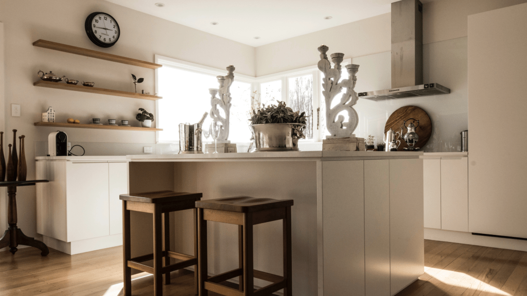 Home Seller's Step-By-Step Guide To Preparing For Showings inception-app-prod/ODEyNGZlMDMtNWI2YS00NDIzLTg3YWUtZWQxMDZjZmQ3OWUx/content/2019/12/featuredimage-4.png