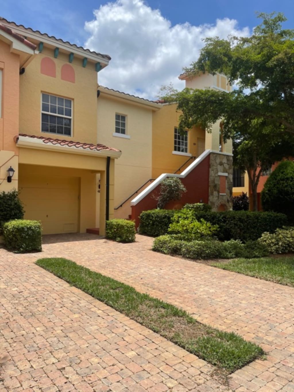 Sold! Beautiful Chiavari Coach Home in Rapallo. inception-app-prod/YTJlYjI2MTQtNzcyOC00MjY0LWIxYjctY2NhZjJmODM2Yzc0/content/2021/12/3ed23b3510e72d49a74307b924402ee6dbcc3d87.jpg
