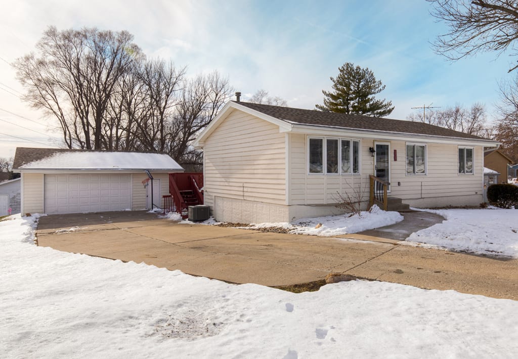 JUST LISTED in Pleasant Hill! Walkout Ranch! inception-app-prod/ZGM3MjVjZTgtM2M4OC00YzRiLWE2MTgtYTk0MDhmMTdjMzli/content/2022/01/69f74c23e9949bbaa47d5e7613558c4cce066de3.jpg