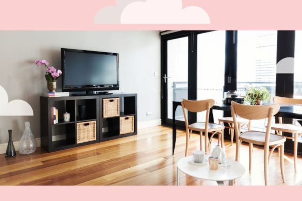 16 Common Mistakes That First-Time House-Flippers Make inception-app-prod/Zjg5NzQ2ZWMtMzU0MS00YzMzLWJlNDEtMzUzNzJlMWZhMmZh/content/2021/09/PinkHousePhotoMovingAnnouncement.jpg