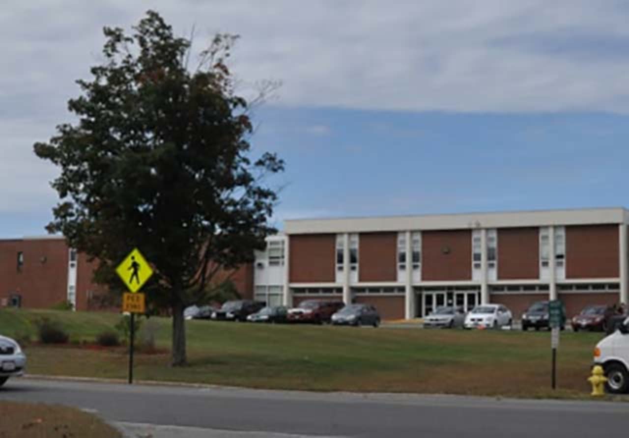 Salem inception-app-prod/MmUzNzVlNDEtMGVhNy00MDRmLTgzMWYtODFlZWIxYzlhMmQ5/content/2018/11/salemhighschool.jpg