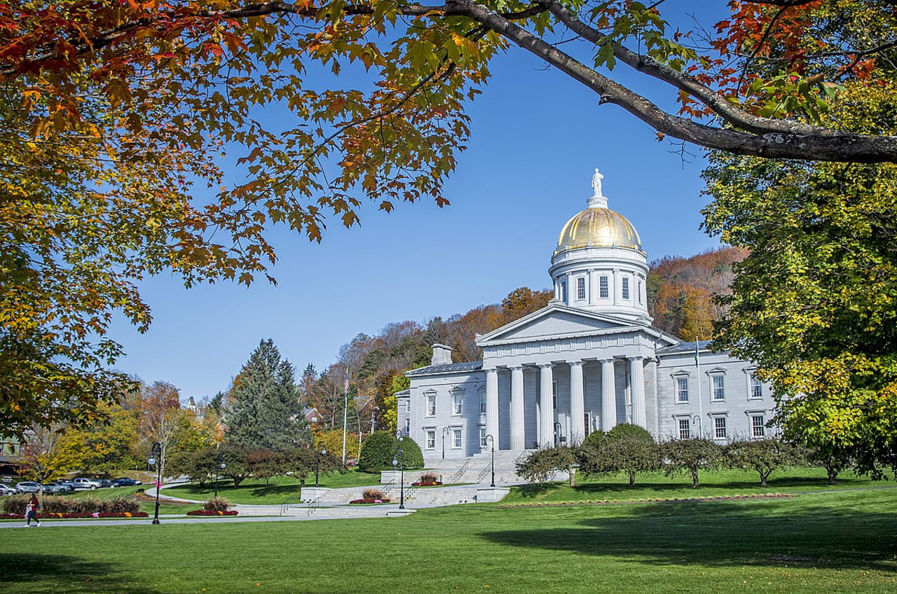 Montpelier inception-app-prod/OGZiODFkMWUtN2UyYy00NDY0LTljMzQtZmQyYWJlZGI2OTE1/content/2021/05/Vermont_State_House_Fall_2015_3.jpg
