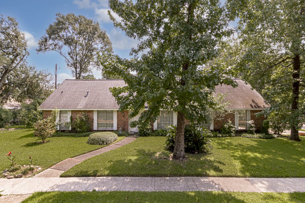 Vintage 4 bedroom home in Broadmoor inception-app-prod/MDEzOTk5ZmUtOTYwYi00Mjk2LWFmOWEtNzAyMDliMWJkNmVm/content/2022/08/44a9d9e0db3d904eadbeaa87ca18f1040240a4a3.jpg