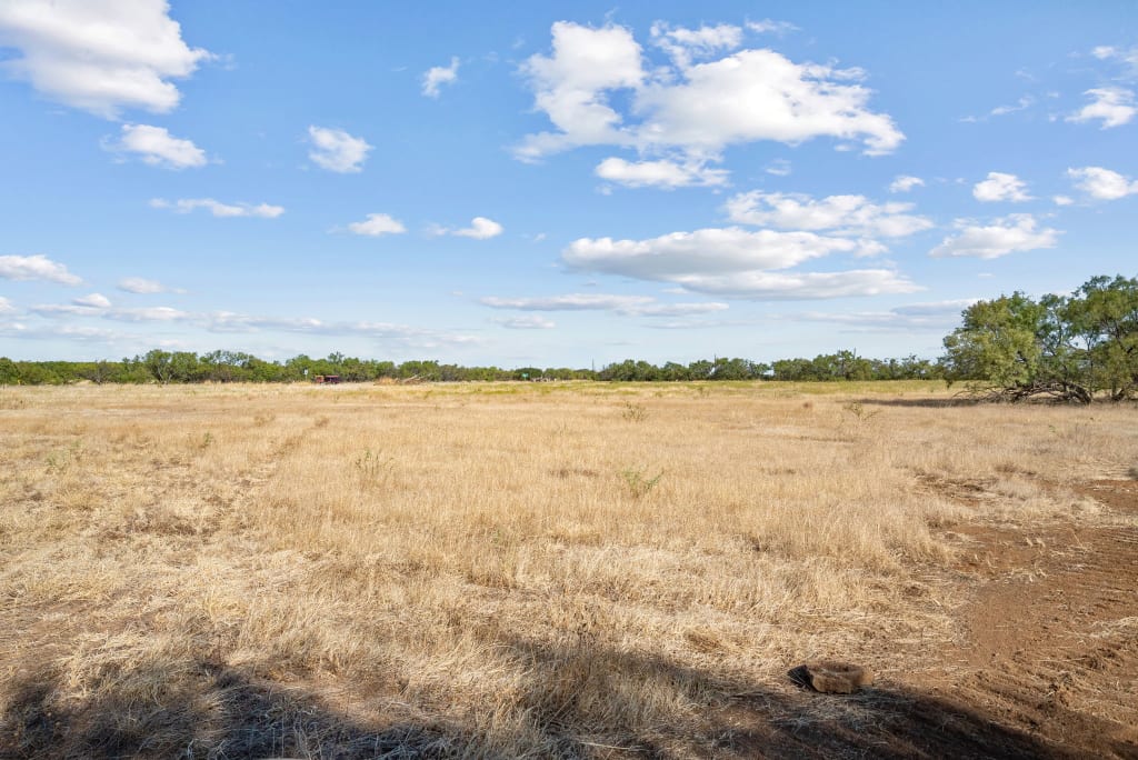 <p>30.28 Acres (Tract 6) Hwy 6 Moran, TX 76464</p> inception-app-prod/MDI2NmQyNDYtMTA0Ny00NGE4LTgzZTktMjU5ZTg1N2FmMTkw/content/2025/07/ed827ae6e2e62625c234cd73ac99c3f0f71b84b4.jpg