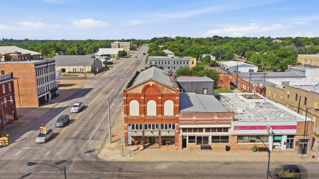<p>2 Commercial Buildings - 710 & 712 Conrad Hilton Blvd Cisco, TX 76437</p> inception-app-prod/MDI2NmQyNDYtMTA0Ny00NGE4LTgzZTktMjU5ZTg1N2FmMTkw/content/2026/04/517f1f66d1edc02848f2bb9944c6aaa958b6ff05.jpg