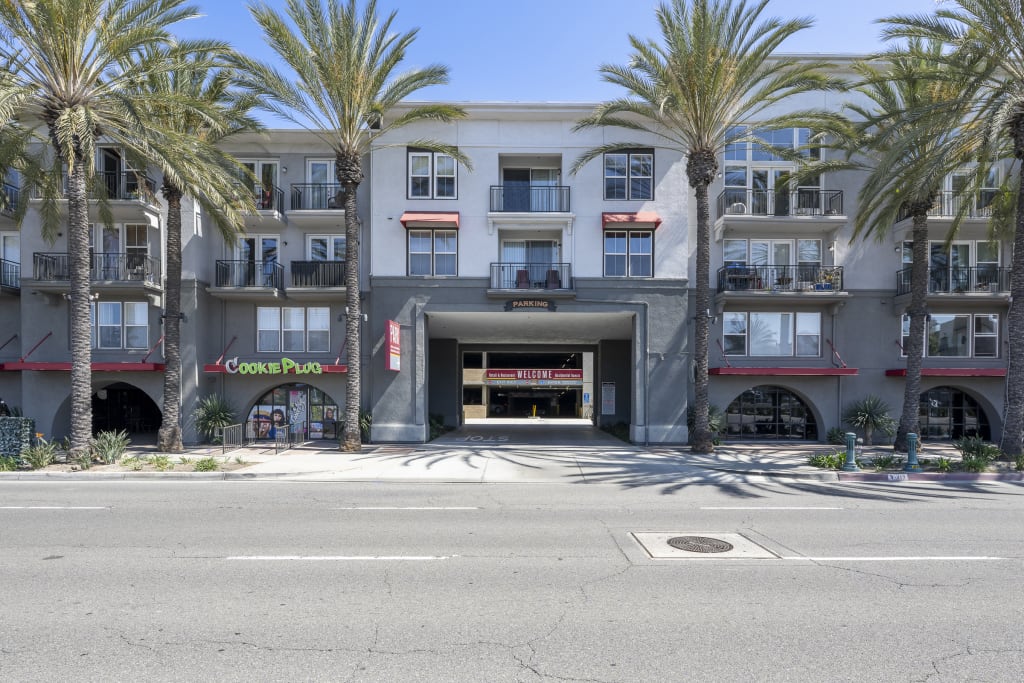 Condo Insurance vs. HOA Master Insurance: What California Buyers Should Know inception-app-prod/MDU5MzE2ZTgtOTcwYS00NWYzLWIyM2UtNzYyMmE0NDRlZjVm/content/2026/08/0549616878744b9d57acb76c56ed57ec8e65a3f8.jpg