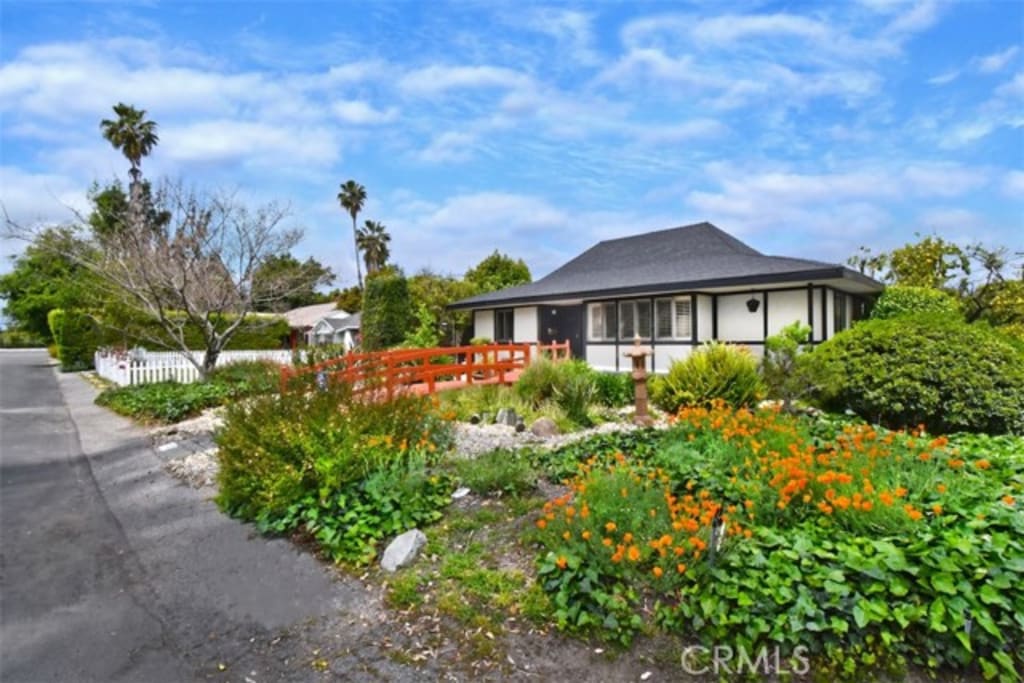 12403 Cumpston St, Valley Village, CA 91607 inception-app-prod/MGFkNTExOTUtZDU4Yy00MDJkLTljYTQtNGI1N2NjNWMwOTkw/content/2024/06/48940f2d7b086b1bcb1e718f8d1ae05a02cd1af5.jpg