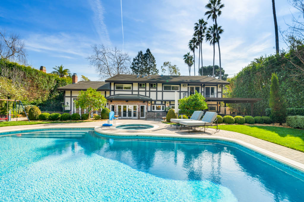 13037 San Vicente Blvd, Los Angeles, CA 90049 inception-app-prod/MGFkNTExOTUtZDU4Yy00MDJkLTljYTQtNGI1N2NjNWMwOTkw/content/2025/04/54d7177fa30e3ad4a8be6d6f4763e61b668178c5.jpg