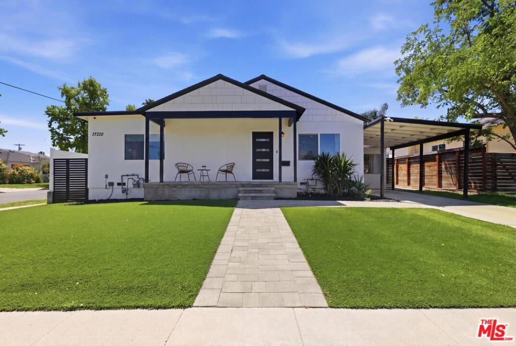 17320 Tiara St, Encino, CA 91316 inception-app-prod/MGFkNTExOTUtZDU4Yy00MDJkLTljYTQtNGI1N2NjNWMwOTkw/content/2026/05/7e96c5298f884847fecbaed3cb789f6871d3c565.jpg