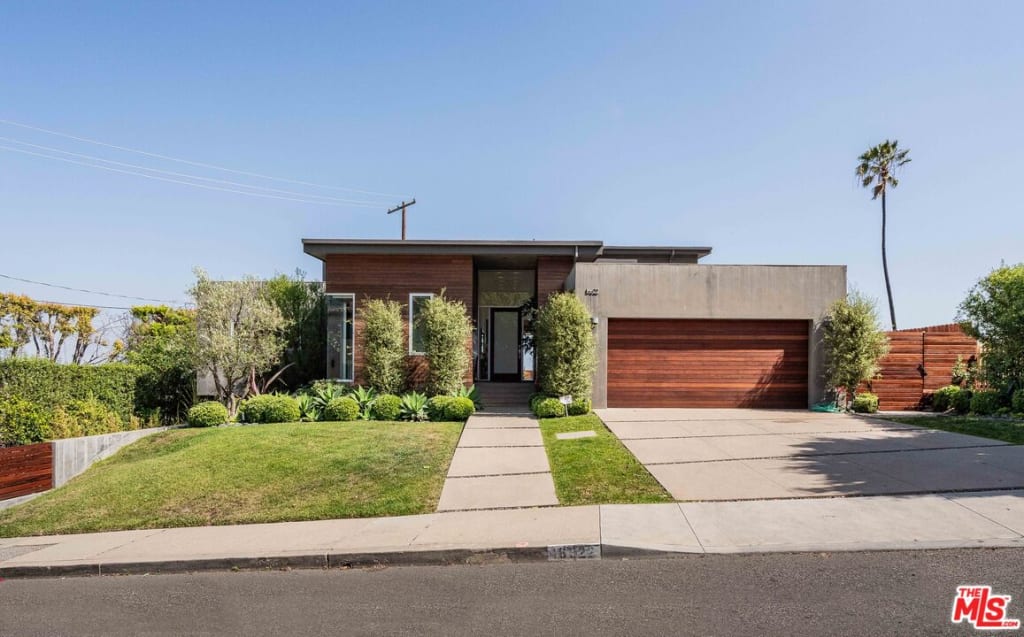 16622 Akron St, Pacific Palisades, CA 90272 inception-app-prod/MGFkNTExOTUtZDU4Yy00MDJkLTljYTQtNGI1N2NjNWMwOTkw/content/2026/07/f02850b73f84c4291a1a7a0c27634fe2ecd1c7fb.jpg