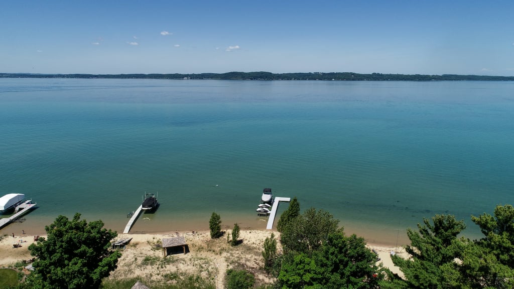 Planning to Buy a Home in Traverse City? inception-app-prod/MGZiNDcxYjQtNWNiNC00OWRjLWE3MTItMzA0MjEzYjVkZjNi/content/2023/01/4a388c51b76c28e3b5234c0f226cc9be8a9e9259.jpg